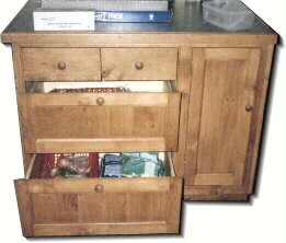 English oak cabinet with drawers.jpg (11063 bytes)